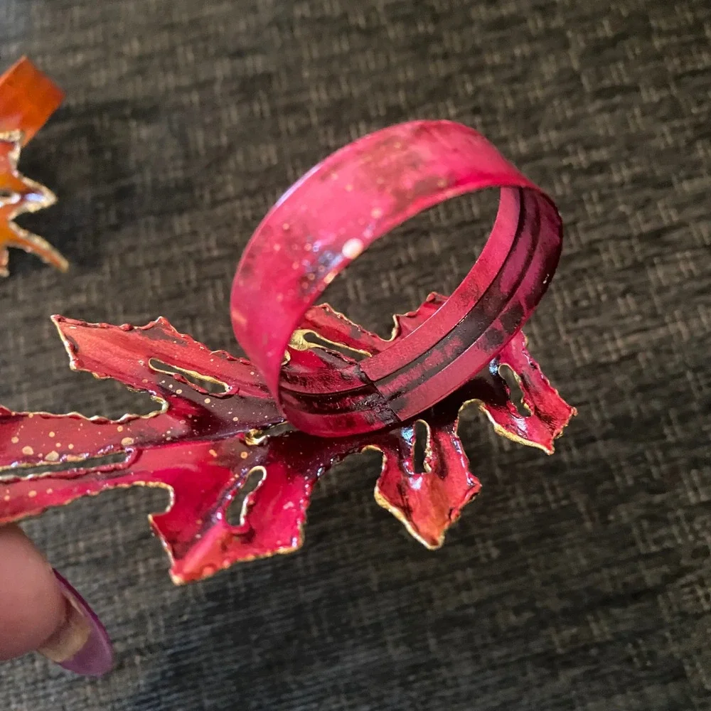 Unbranded Fall Leaf Napkin Rings Set of 4 Red Orange Gold Excellent Enamel Metal